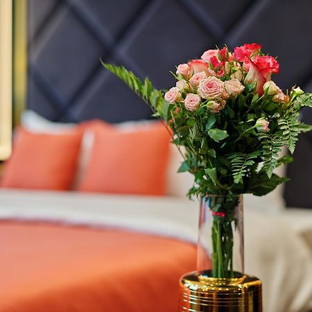 Hotel Pupin Нови Сад Екстериор снимка A bouquet of flowers