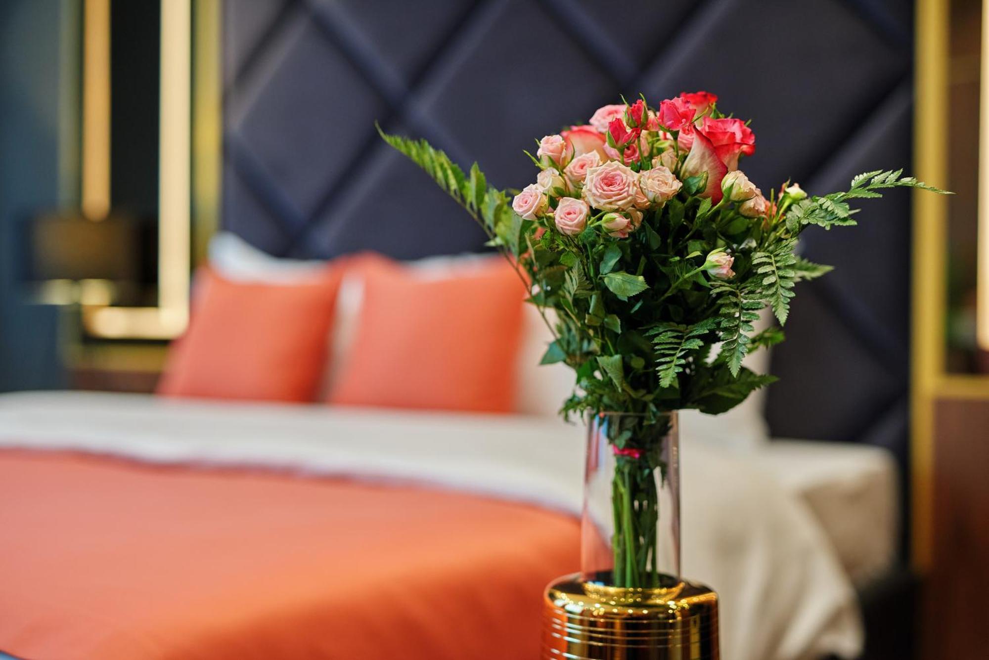 Hotel Pupin Нови Сад Екстериор снимка A bouquet of flowers