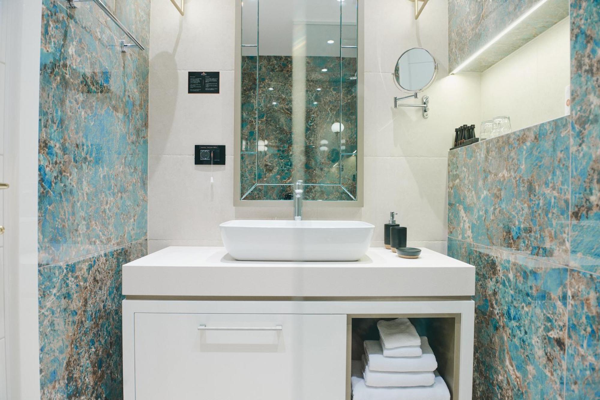 Hotel Pupin Нови Сад Екстериор снимка Bathroom