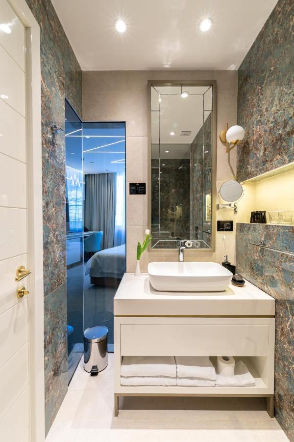 Hotel Pupin Нови Сад Екстериор снимка Bathroom