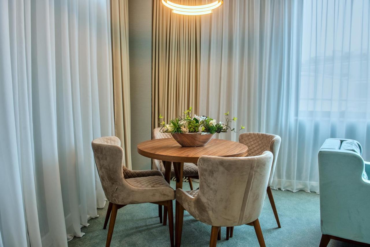 Hotel Pupin Нови Сад Екстериор снимка A dining room in a hotel