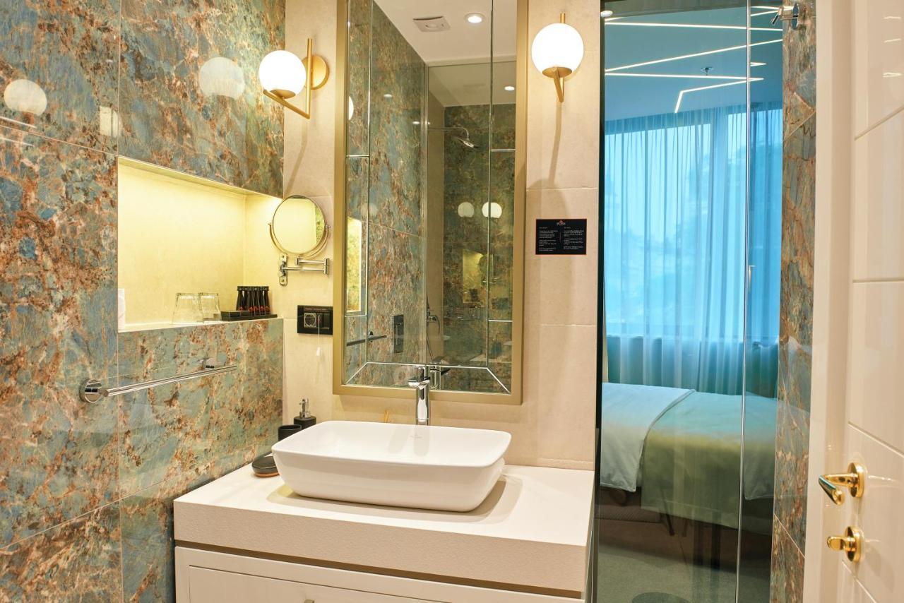 Hotel Pupin Нови Сад Екстериор снимка Bathroom